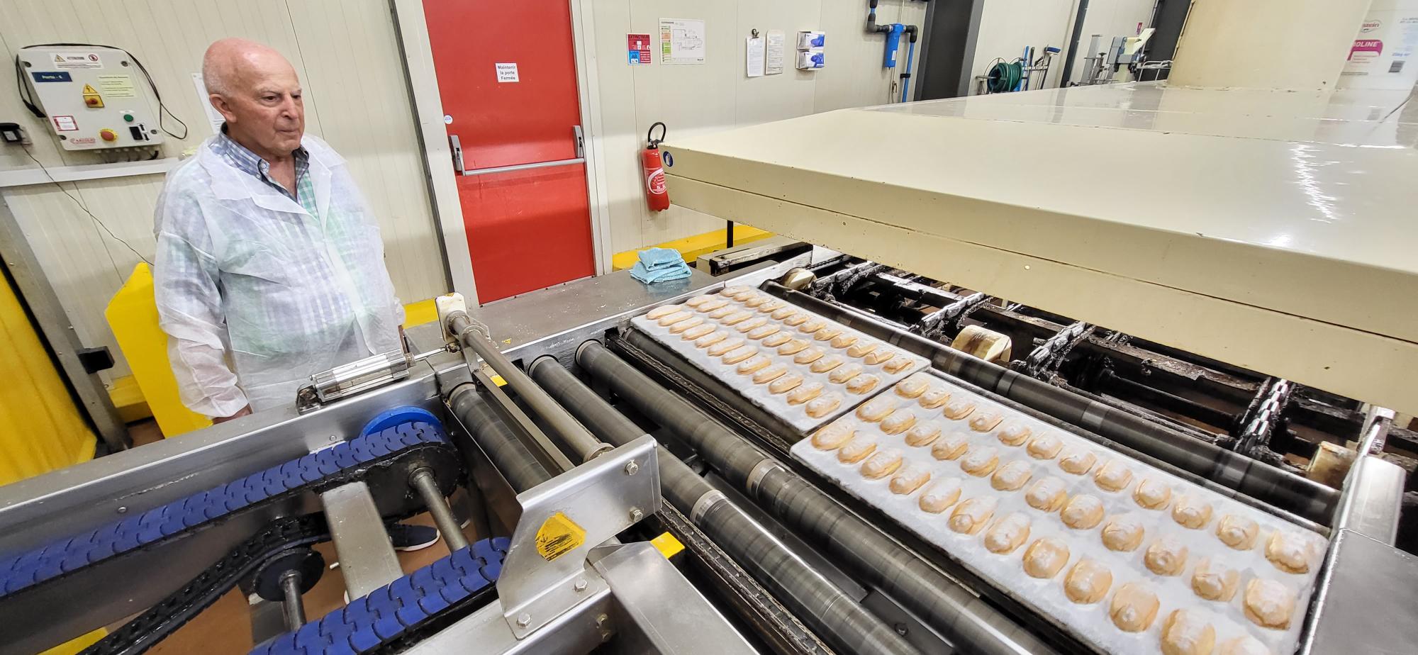 L'usine compte trois lignes de production (ici la fabrication du gâteau Le Commingeois). (Photo : Anthony Assémat - Entreprises Occitanie)