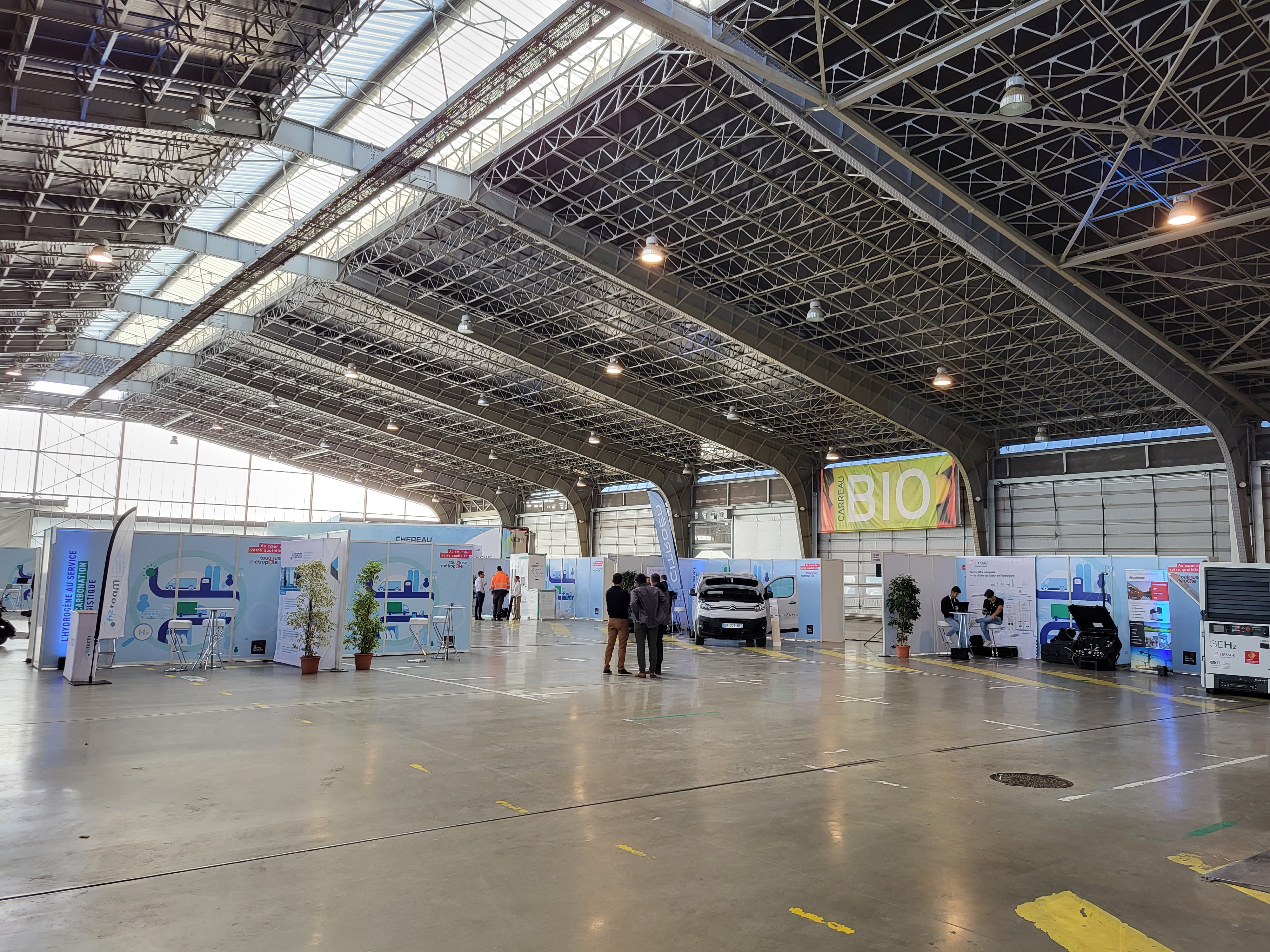 Camions, voitures, chariots élévateur, vélos à hydrogène... Une dizaine d'entreprises ont montré leur savoir-faire vert. (Photo Dorian Alinaghi)