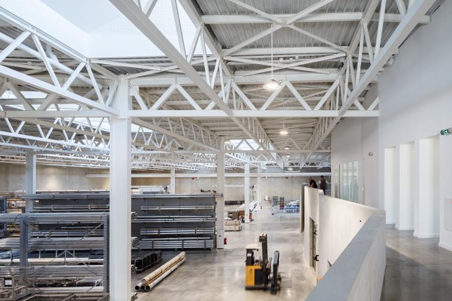 Les mâts en aluminium de Technilum sont conçus, assemblés et distribués depuis l’usine de Lésigno (près de Béziers). ©Kelvin Dolmaire-Technilum. Les mâts en aluminium de Technilum sont conçus, assemblés et distribués depuis l’usine de Lésigno (près de Béziers). ©Kelvin Dolmaire-Technilum.