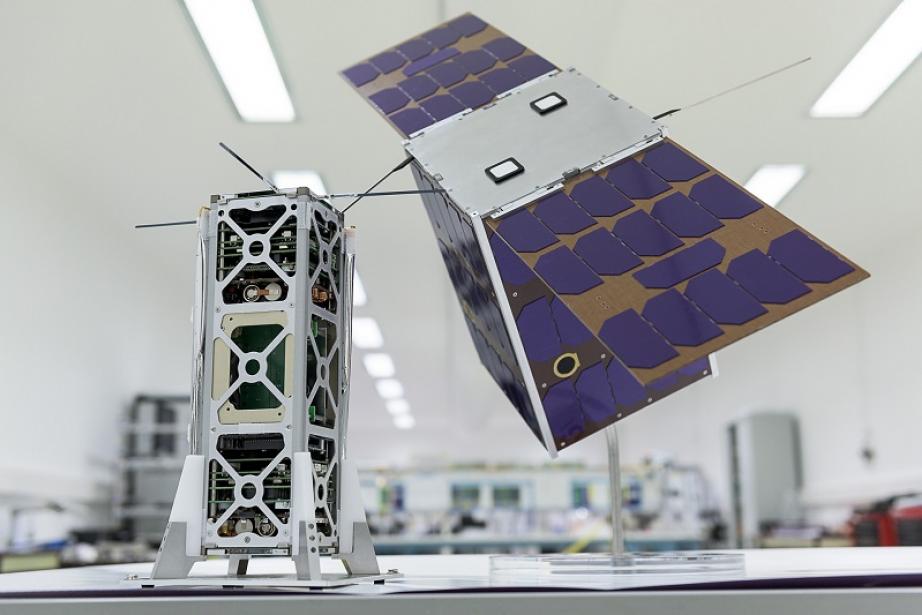 Maquette du démonstrateur de nanosatellite Angels Maquette du démonstrateur de nanosatellite Angels