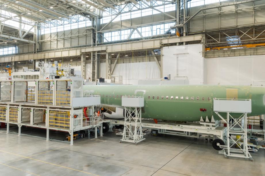 Visite au coeur de la nouvelle chaîne d'assemblage dédiée à l'A320 et A321, à l'usine Lagardère de Blagnac, à l'ouest de Toulouse (Photo : Pascal Pigeyre - Airbus)