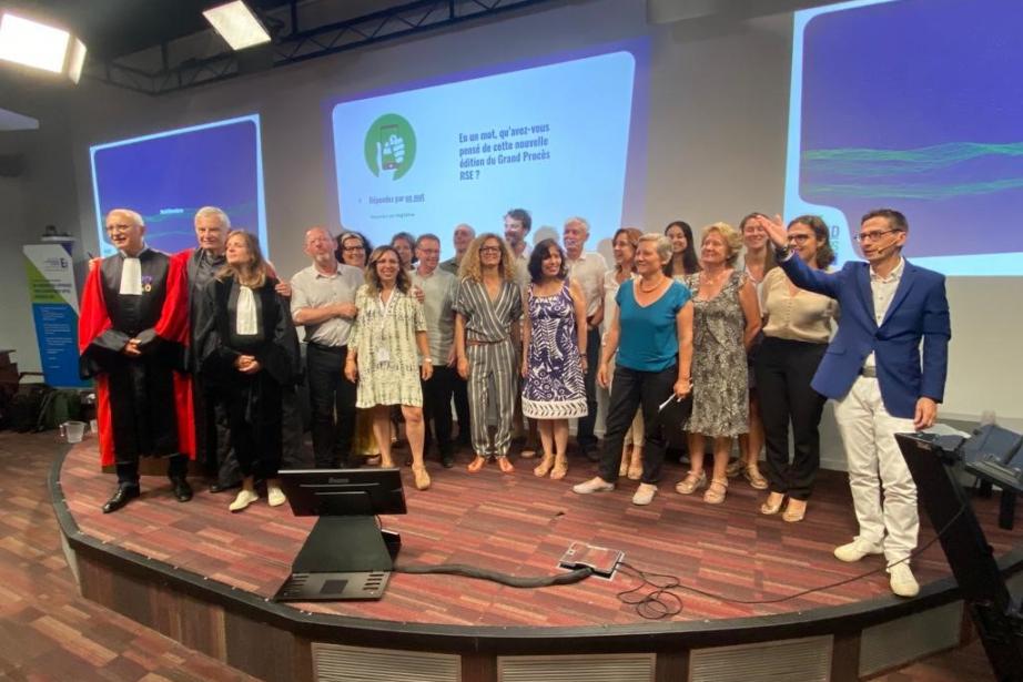 Les participants au Grand Procès de la RSE avec Thierry Faba et Damien Luciani, aux manettes de cet événement. 