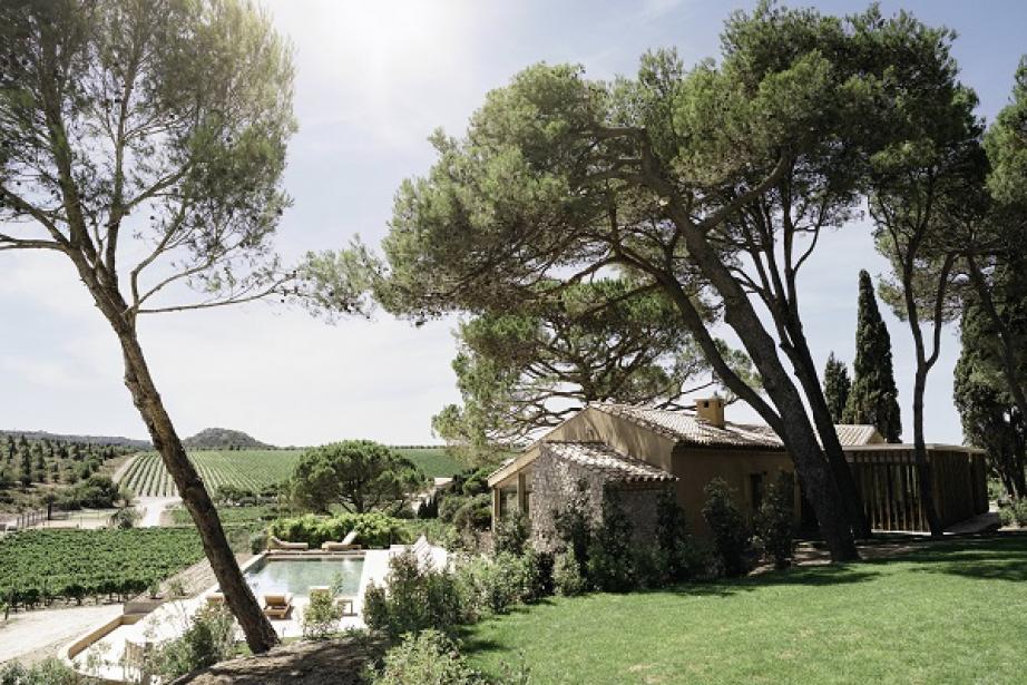La villa Soleilla et ses 11 suites de luxe complètent la nouvelle offre hôtellerie au Château de l'Hospitalet (Aude). Crédit : Soufiane Zaidi. 