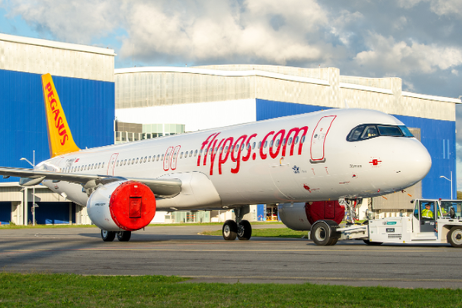 Airbus a dévoilé les images du premier avion A321neo sorti de sa nouvelle usine d'assemblage de Blagnac. (Photo : Airbus)