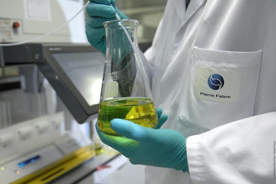 Pierre Fabre est le 2 ème laboratoire dermo-cosmétique mondial, le 2 ème groupe pharmaceutique privé français et le leader des produits vendus sans ordonnance dans les pharmacies en France Pierre Fabre est le 2 ème laboratoire dermo-cosmétique mondial, le 2 ème groupe pharmaceutique privé français et le leader des produits vendus sans ordonnance dans les pharmacies en France