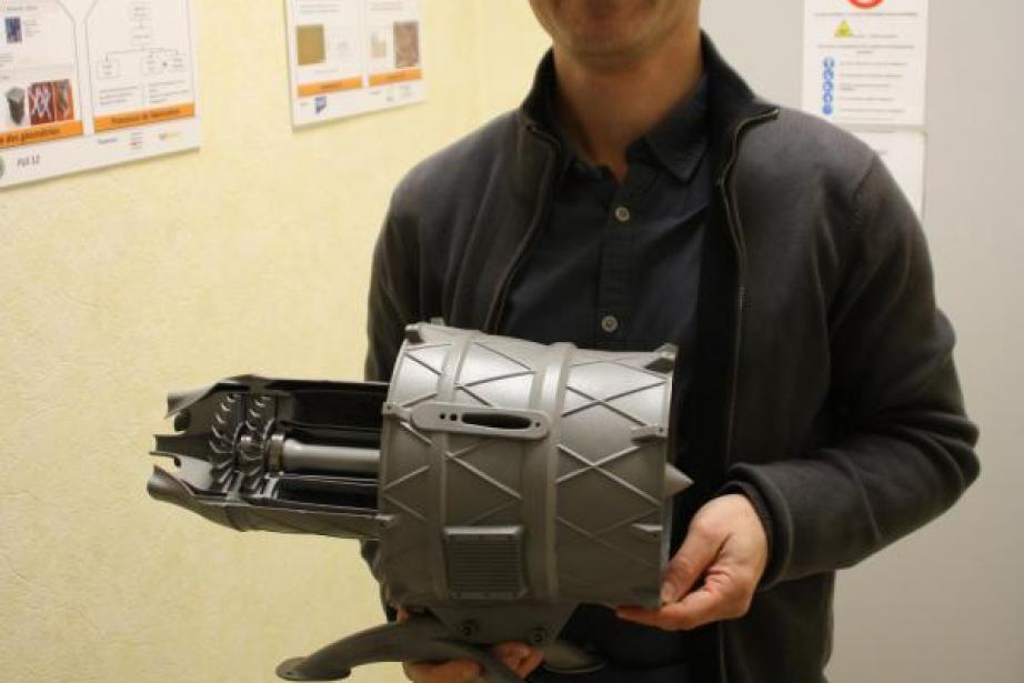 Arnaud Votié, directeur de la R & D de Fusia tenant une turbine entièrement réalisée en fabrication additive Arnaud Votié, directeur de la R & D de Fusia tenant une turbine entièrement réalisée en fabrication additive
