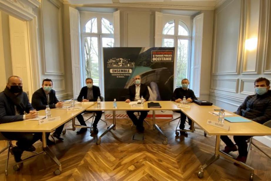 Frédéric Charmasson, président de la FRTP Occitanie, et les représentants des syndicats de spécialités. Frédéric Charmasson, président de la FRTP Occitanie, et les représentants des syndicats de spécialités.