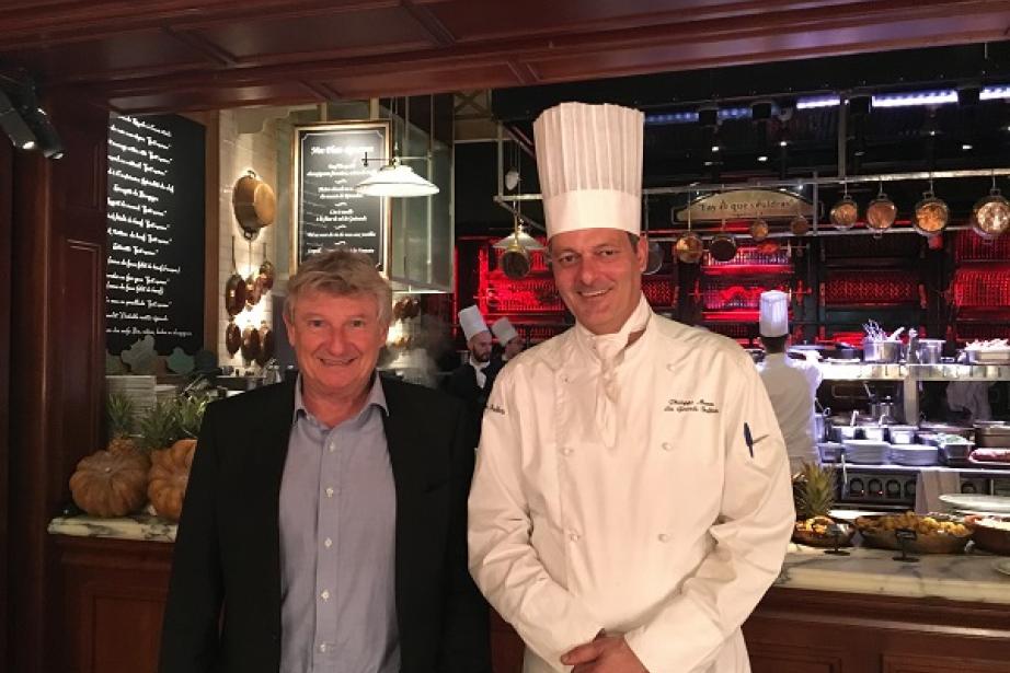 Louis Privat, fondateur des Grands Buffets et le chef Gilles Munos. Louis Privat, fondateur des Grands Buffets et le chef Gilles Munos.