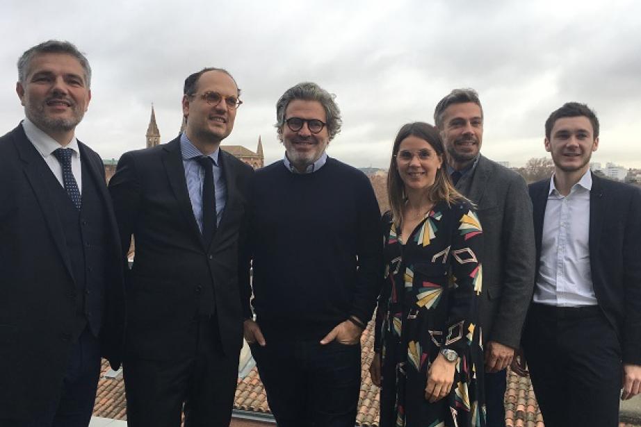 Rudy Secco (3ème en partant de la gauche), pdg de M Capital Partners et une partie de son équipe. Rudy Secco (3ème en partant de la gauche), pdg de M Capital Partners et une partie de son équipe.