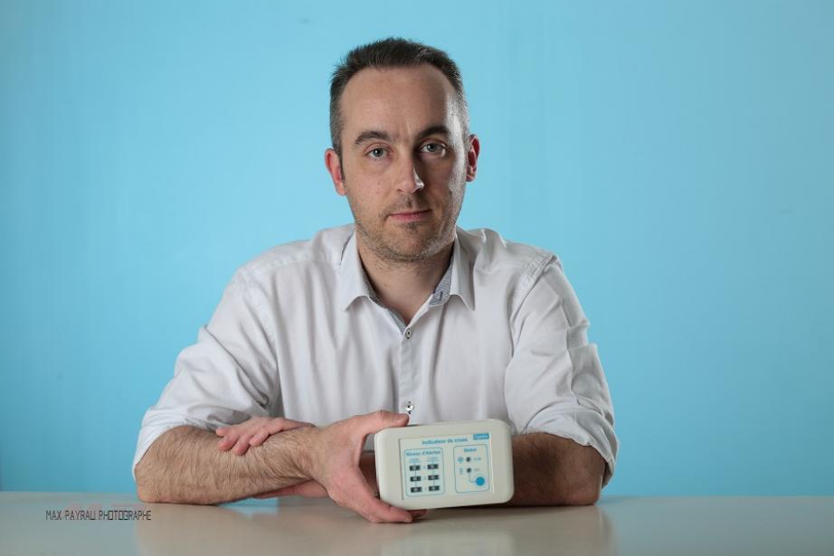 Guillaume Delai, président fondateur d'Ogoxi présente le boîtier d'alertes de crues destiné aux particuliers Guillaume Delai, président fondateur d'Ogoxi présente le boîtier d'alertes de crues destiné aux particuliers