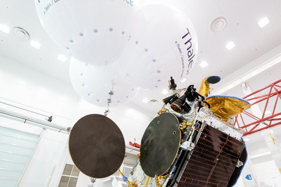 BANGABANDHU SATELLITE 1 - Reflectors deployment ©Thales Alenia BANGABANDHU SATELLITE 1 - Reflectors deployment ©Thales Alenia
