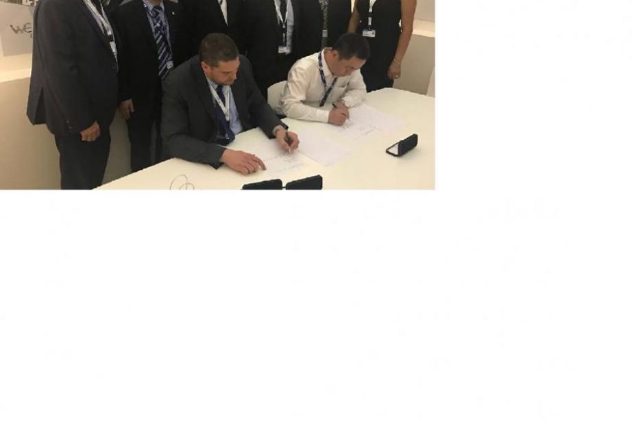 Signature de l'accord au Bourget 2017 Signature de l'accord au Bourget 2017