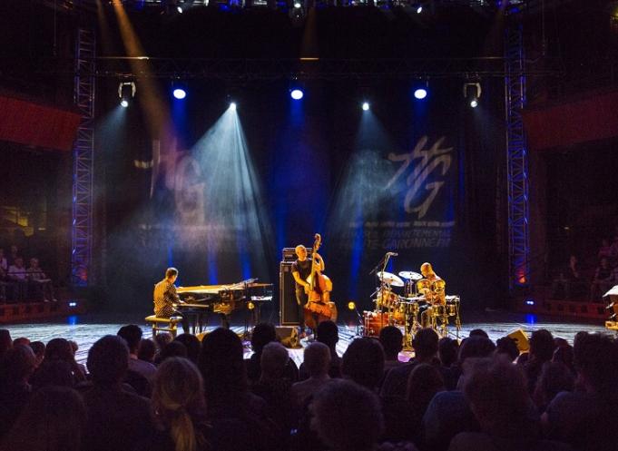 Avishai Cohen à la Halle aux grains a fait se lever le public