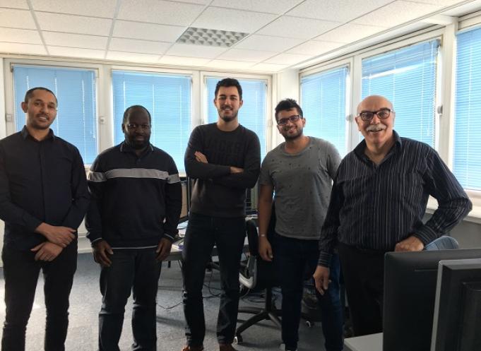  L’équipe de Formi SA autour de Dominique Caradant  (chemise bleu marine), directeur technique. ©Formi-SA.